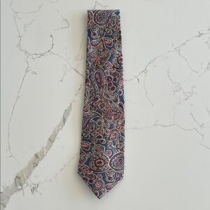 Elegant Paisley Silk Tie - Navy and Burgundy
